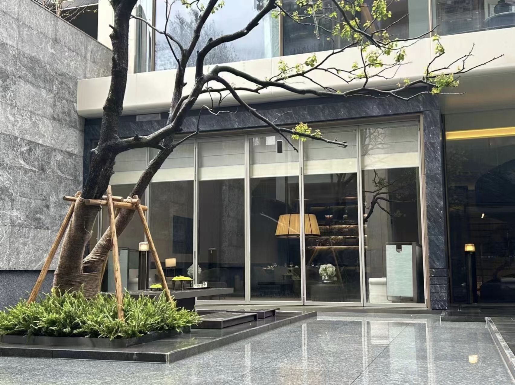 Factory Custom Aluminum Minimalist Bi-fold Front Entry Doors with Thermal Insulation and Waterproof for Commercial Buildings