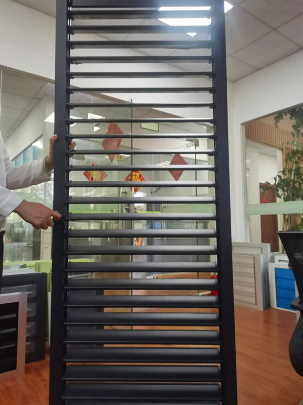 Aluminum Alloy Horizontal Louver Windows With Modern Design For Outdoor Use Air Ventilation &amp; Shutter Protection