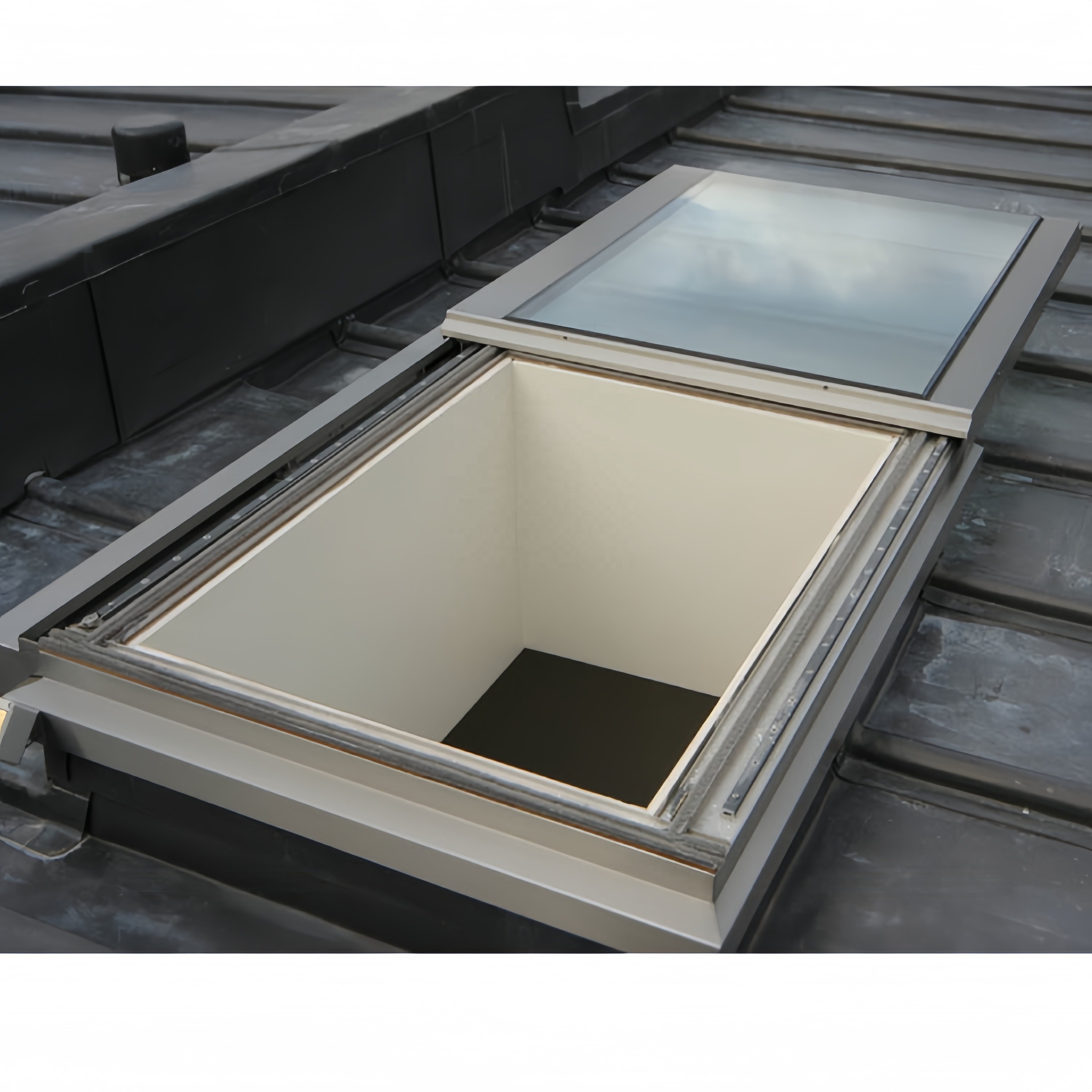 Hot Sale Waterproof Hurricane Proof Aluminium Glass Electric Roof Skylight Top Open Sky Celling Skylight Roof Window Skylight