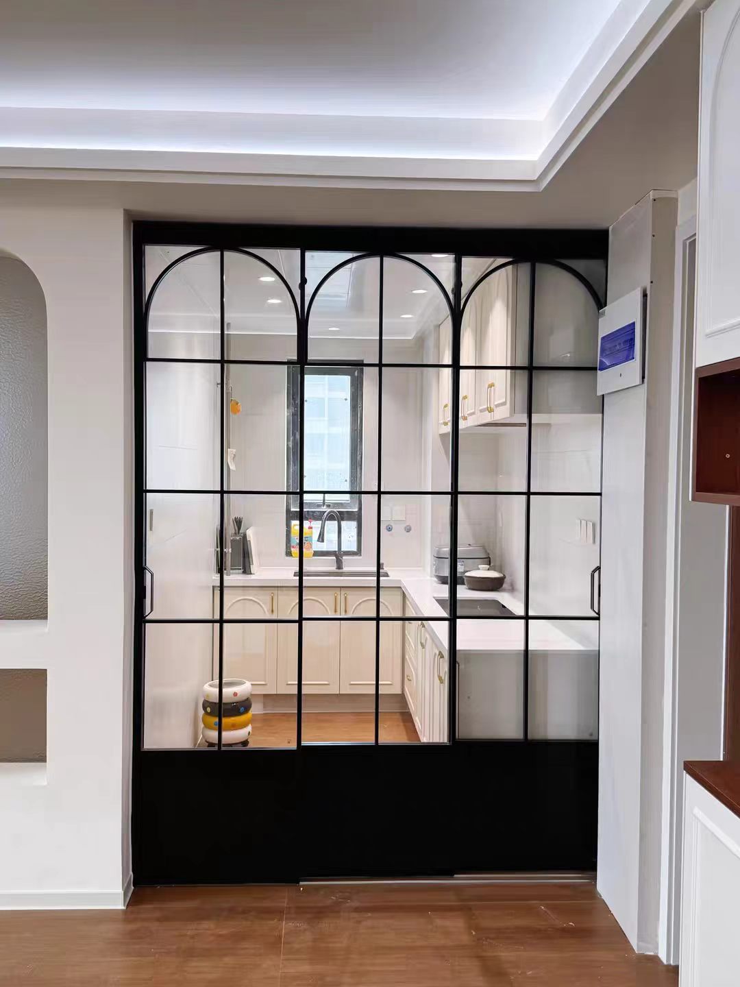 Thin Aluminum Sliding Door Fiberglass Crittall Modern Minimalist Design for Outdoor Office Hotel Interiors Customized Size