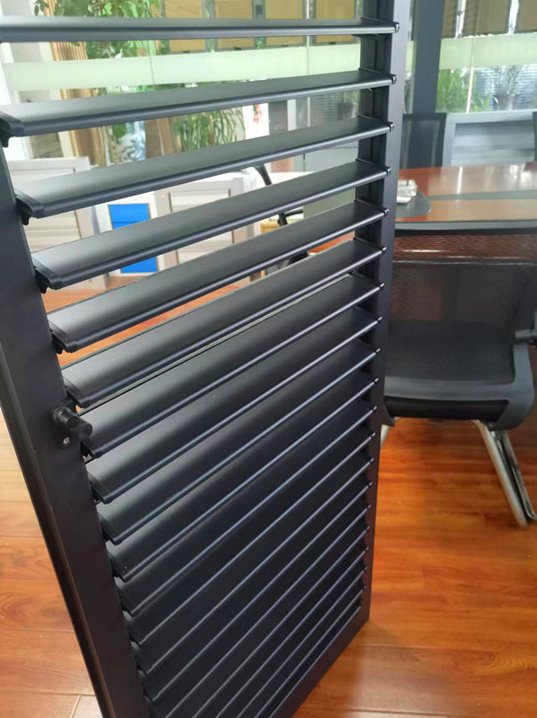 Aluminum Alloy Horizontal Louver Windows with Modern Design for Outdoor Use Air Ventilation & Shutter Protection