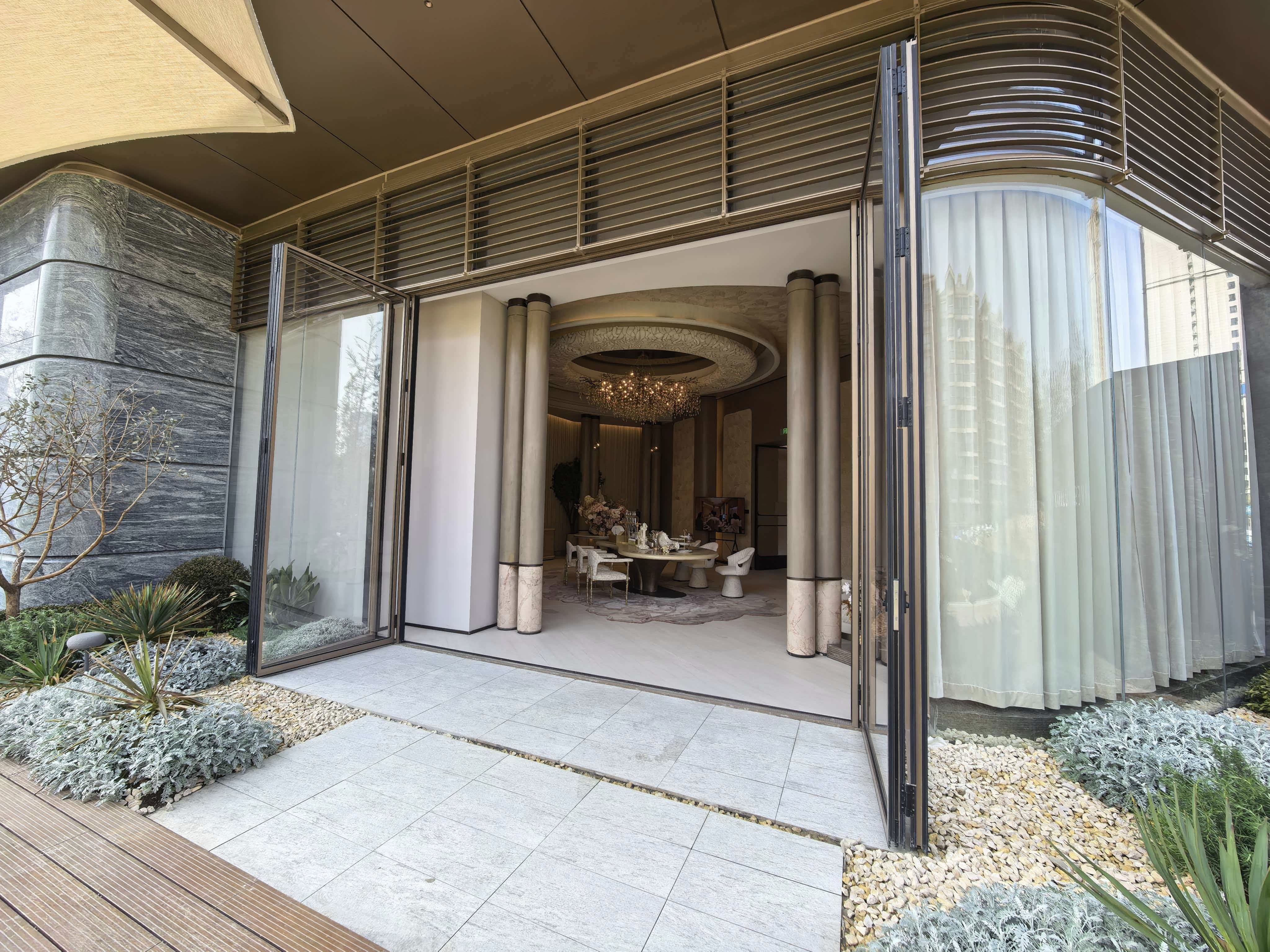 Factory Custom Aluminum Minimalist Bi-fold Front Entry Doors with Thermal Insulation and Waterproof for Commercial Buildings