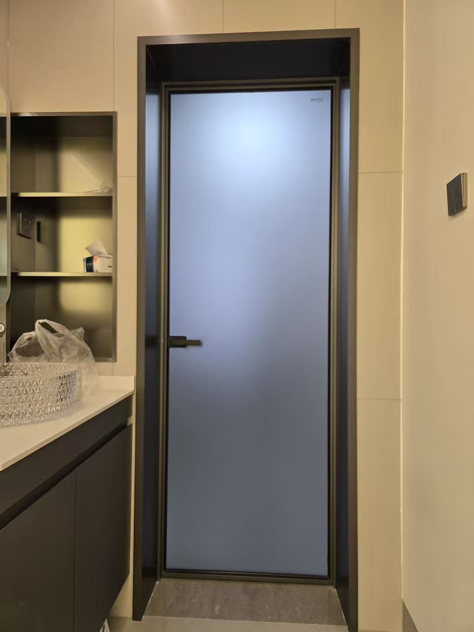 Aluminium Doors for Home,Bathroom Interior Doors for House, Aluminium Door with Frosted Cristal &amp; Restrooms (Supports OEM/ODM)